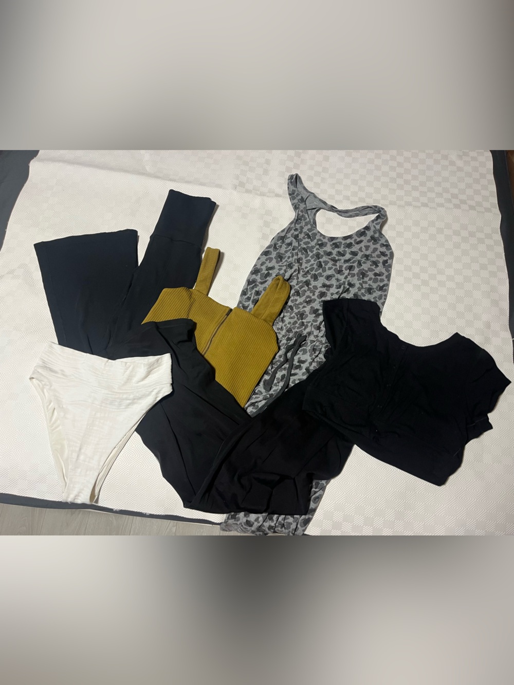 Aerie Mixed Women's Clothing Lot -